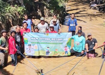 Warga Dusun I Desa Cibeber I Gelar Aksi Bersih-Bersih, Lingkungan Hingga Aliran Sungai