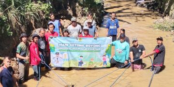 Warga Dusun I Desa Cibeber I Gelar Aksi Bersih-Bersih, Lingkungan Hingga Aliran Sungai