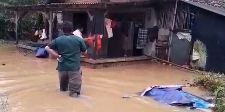 Banjir Bandang Terjang Permukiman di Tenjo, Warga Terjebak dan Anak Alami Kejadian Mencekam