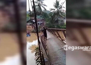 Kabel Seling Putus, Lima Sepeda Motor Terjebak di Jembatan Gantung Cibugel