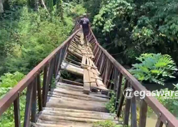 Jembatan Gantung Lapuk di Sukabumi Tetap Dilintasi Meski Mengancam Jiwa
