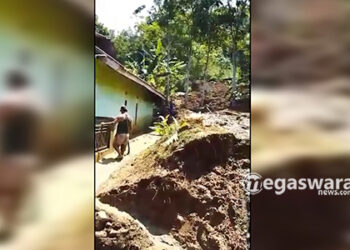 Peristiwa longsor di jampan tengah