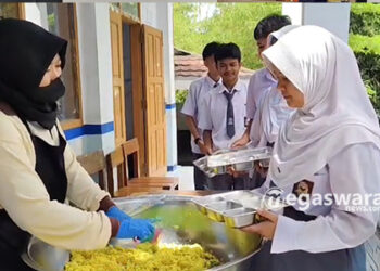 SMAN 2 Kota Sukabumi Raih Prestasi Nasional, SPPG Gunungpuyuh Rayakan dengan MBG Nasi Tumpeng