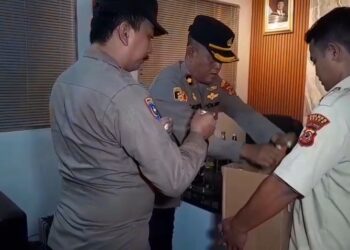 Razia Minuman Keras di Parung Panjang, Polisi Sita 10 Botol Miras di Toko Jamu