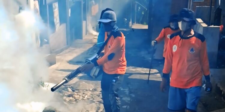 Cegah DBD, Warga RT 01/08 Desa Babakan Dramaga Gelar Pemberantasan Sarang Nyamuk, Dampingi Langsung oleh Kepala Desa