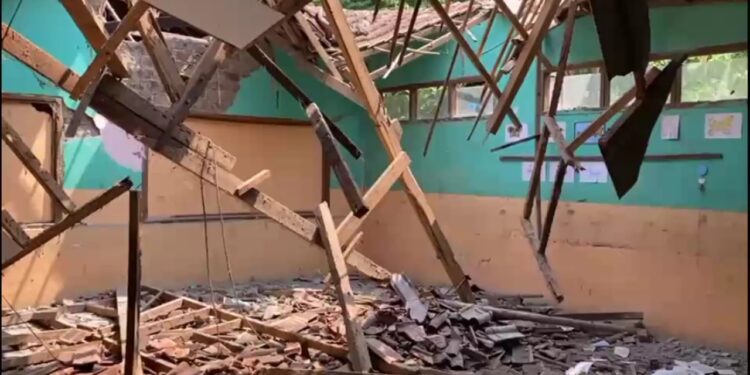 Atap Gedung Sekolah Dasar di Kabupaten Sukabumi Ambruk