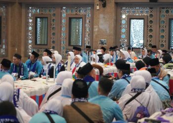 Lepas Jamaah Haji, Ketua DPRD Kota Bogor Titip Doa untuk Kesejahteraan Warga