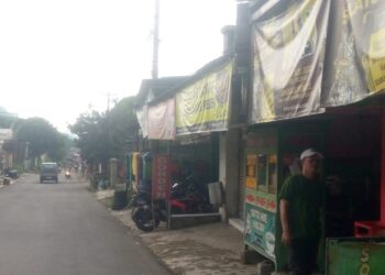 Jalan Cikampak Longsor Ditutup Total, Omzet Pedagang Merosot Drastis