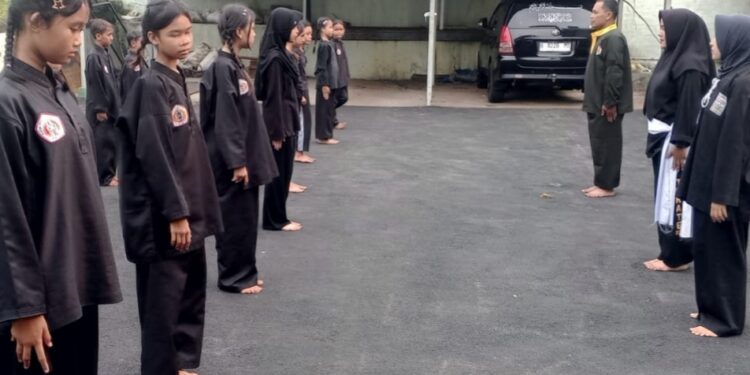 Parkiran Koramil 2117 Nanggung, Dijadikan Tempat Latihan Pencak Silat 