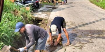 Desa Cihideung Udik Gelar Kerja Bakti Serentak, Sambut HJB Ke – 544 Lingkungan Bersih Dan Meriah