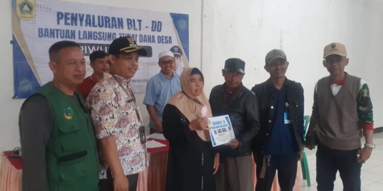Penyaluran BLT Dana Desa Tapos 1 Triwulan I Berjalan Lancar, Dihadiri Camat Tenjolaya dan Jajaran