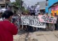 Warga Ciherang Gelar Aksi Damai, Tuntut Perbaikan Jalan Penghubung yang Bertahun-Tahun Rusak Parah