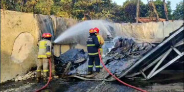 Gudang Penyulingan Oli Bekas di Gunung Putri Terbakar