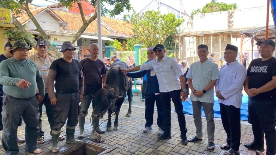 Sapi kurban bantuan presiden diterima warga kayumanis kota Bogor 