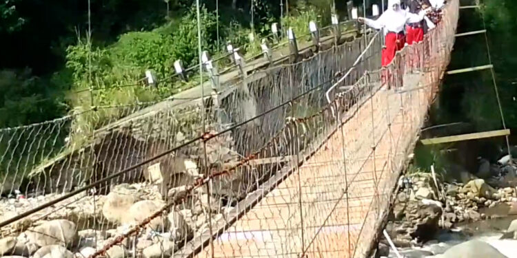 Jembatan Gantung Leuwiceot di Bogor Memprihatinkan, Warga Khawatir Keselamatan Terancam