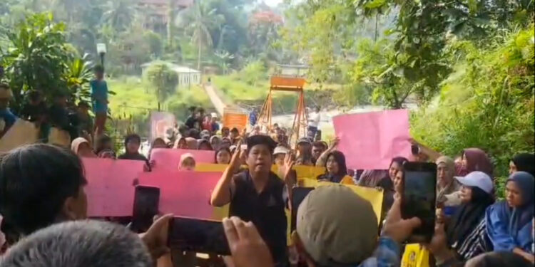 WARGA TAGIH JANJI PEMBANGUNAN JEMBATAN LEUWI CEOT