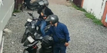 Curanmor Bersenjata Api di Gerai Jus Ciangsana Bogor Terekam CCTV, Pelaku Lepaskan Tembakan