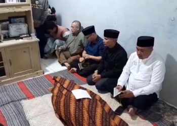 Bupati Bogor Takziah ke Rumah Duka Anggota Linmas Korban Longsor