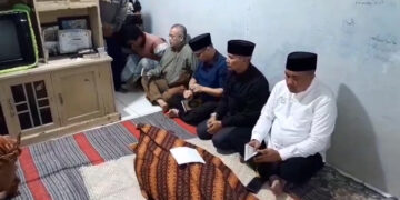 Bupati Bogor Takziah ke Rumah Duka Anggota Linmas Korban Longsor