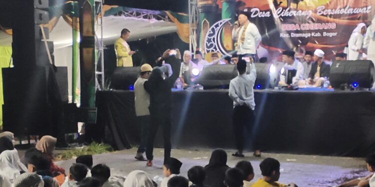 Pawai Obor dan Shalawat Bersama Warnai Perayaan Tahun Baru Islam 1448 H di Desa Ciherang