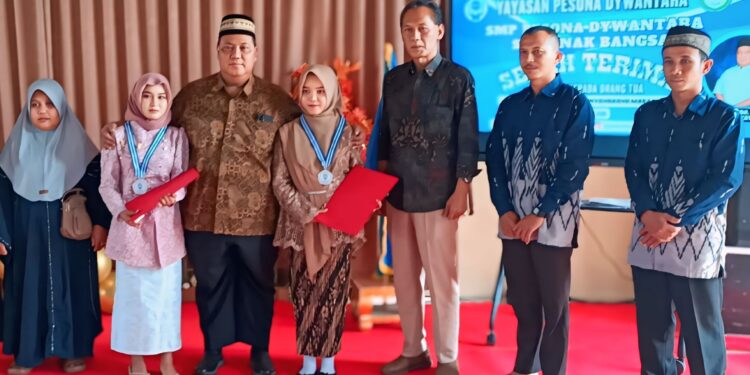 SMP Pesona Dywantara Gelar Serah Terima Siswa Kelas IX, SMP Anak Bangsa Turut Semarakan Semangat Menuju Generasi Emas 2045