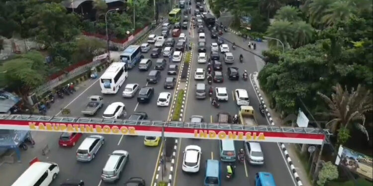 Libur Panjang, 15 Ribu Kendaraan Padati Jalur Puncak Bogor