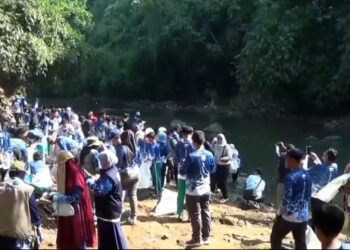 AHY Pimpin Aksi Bersih Sungai Ciliwung di Cibinong