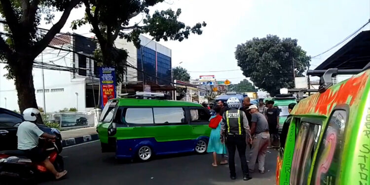 Sopir Angkot Trayek 21 Demo di Dishub Kota Bogor, Minta Bus Stop Biskita Dievaluasi