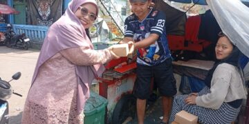 Peringati HUT ke-65, IKWI Kota Sukabumi Bagikan Paket Snack dan Paket Makan Siang