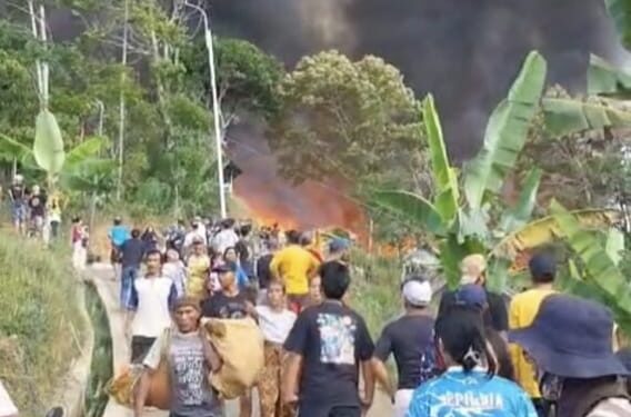 51 Rumah Kasepuhan Ciptamulya Cisolok Terbakar