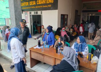 Ratusan Warga Antusias Ikuti Pemeriksaan Kesehatan Gratis di Desa Cibanteng, Fokus Deteksi Dini Penyakit TBC
