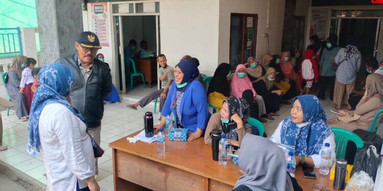 Ratusan Warga Antusias Ikuti Pemeriksaan Kesehatan Gratis di Desa Cibanteng, Fokus Deteksi Dini Penyakit TBC