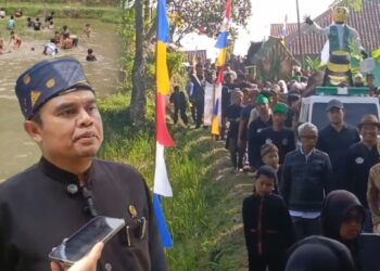 Festival Saba Lembur II Kiarasari, Ngubek Empang dan Pawai Hasil Bumi Perkuat Ekowisata Curug Cidurian