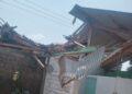 Hujan Deras dan Angin Kencang Rubuhkan Rumah Janda Di Desa Petir, Pemdes Ajukan Bantuan Ke Pemerintah
