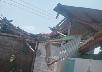 Hujan Deras dan Angin Kencang Rubuhkan Rumah Janda Di Desa Petir, Pemdes Ajukan Bantuan Ke Pemerintah