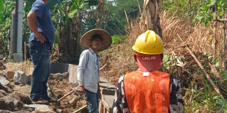 Pembangunan Irigasi Cisasah Kiri Di Kampung Sempur Desa Petir, Optimalkan Pengairan 50 Hektar Lahan Pertanian 