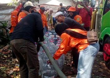 1.000 KK Terdampak Kekeringan, Pemdes Bantarsari Salurkan Air Bersih Dan Bansos