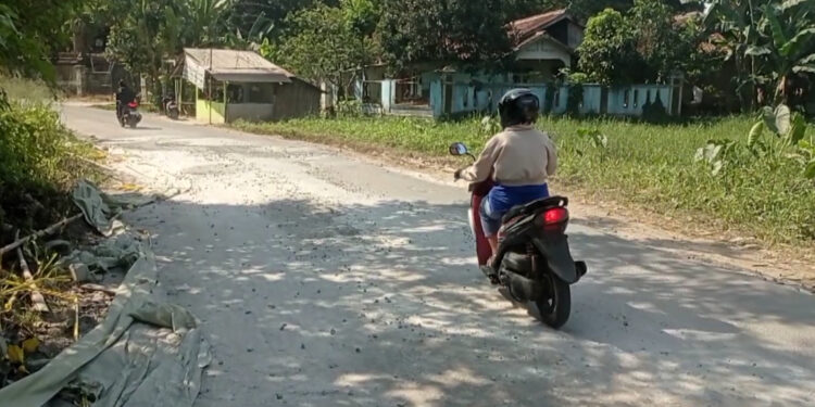 Pemdes Tegal Apresiasi Perbaikan Jalan Swadaya oleh Habib Bahar dan Warga