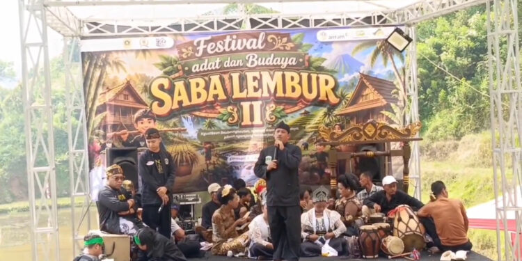 Festival Saba Lembur Dua Meriahkan Ekowisata Curug Cidurian Bogor