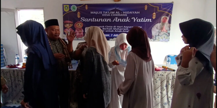 Majelis Taklim Al Hidayah Ciherang Santuni 100 Anak Yatim Di Bulan Muharram