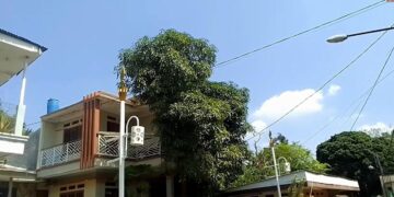 Warga Bangun Ornamen Tugu Kujang, Perindah Jalur Alternatif Menuju Puncak