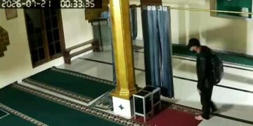 Maling Kotak Amal Di Mushola Kranggan Terekam CCTV