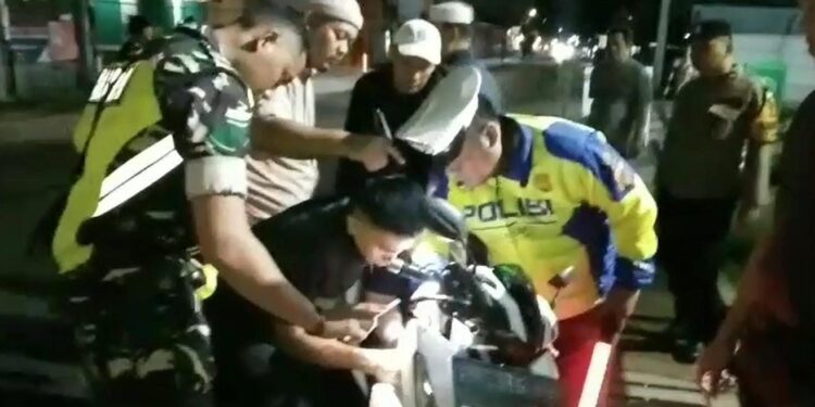 Razia Antisipasi Begal, Polisi Amankan Dua Pemuda Pembawa Tembakau Sintesis