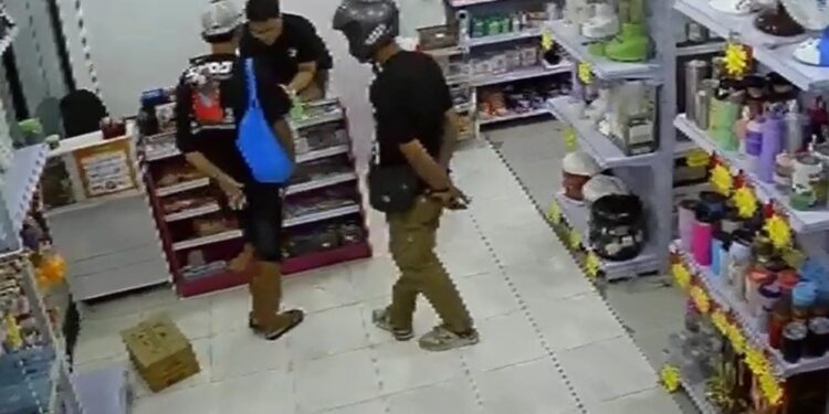 Aksi Penipuan Modus Belanja Uang Receh Terekam CCTV, Toko Perabot di Gunung Putri Rugi Jutaan Rupiah