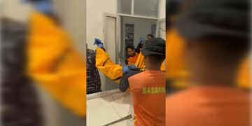 Tim SAR Temukan Jasad Wisatawan Yang Hilang Di Pantai Karangnaya Sukabumi