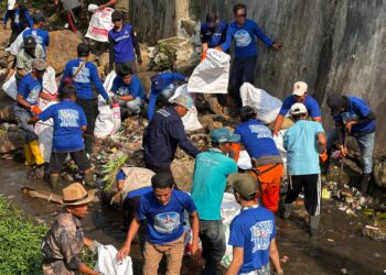 Ekspedisi Bogor Biru Ke-5 Di Pangradin, Gugah Kesadaran Tidak Buang Sampah Ke Sungai dan Bantu Sumur Bor