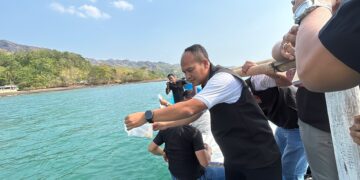 Polres Sukabumi Lepasliarkan Benih Lobster Sitaan