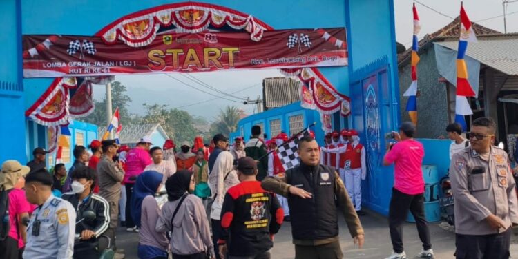 Yayasan Pesona Dywantara Buka Gerbang, Ratusan Tim Lomba Gerak Jalan Bersemangat Meriahkan HUT KE-81 RI