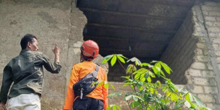 Hujan Deras Rubuhkan Rumah Warga Di Sukadamai, Pemdes Dan BPBD Gerak Cepat Tinjau Lokasi Serta Ajukan Bantuan Pemulihan