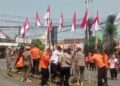 Semangat Kemerdekaan membara, BPBD Kabupaten Bogor dan Pemcam Ciomas Bagikan Bendera Merah Putih